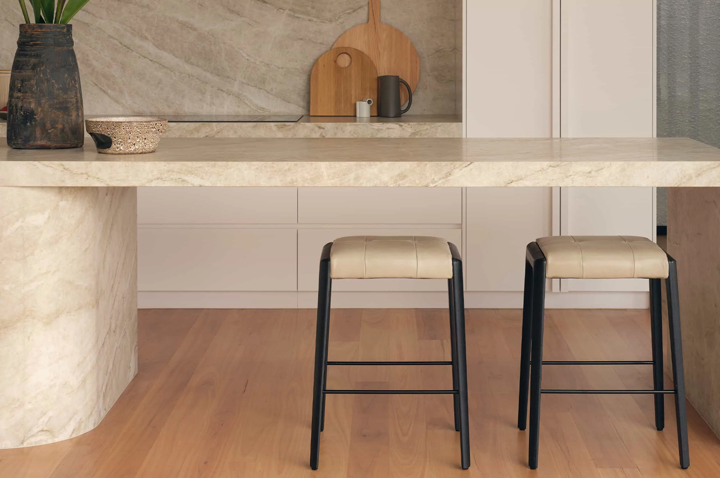 caasia_counterstool_1.webp