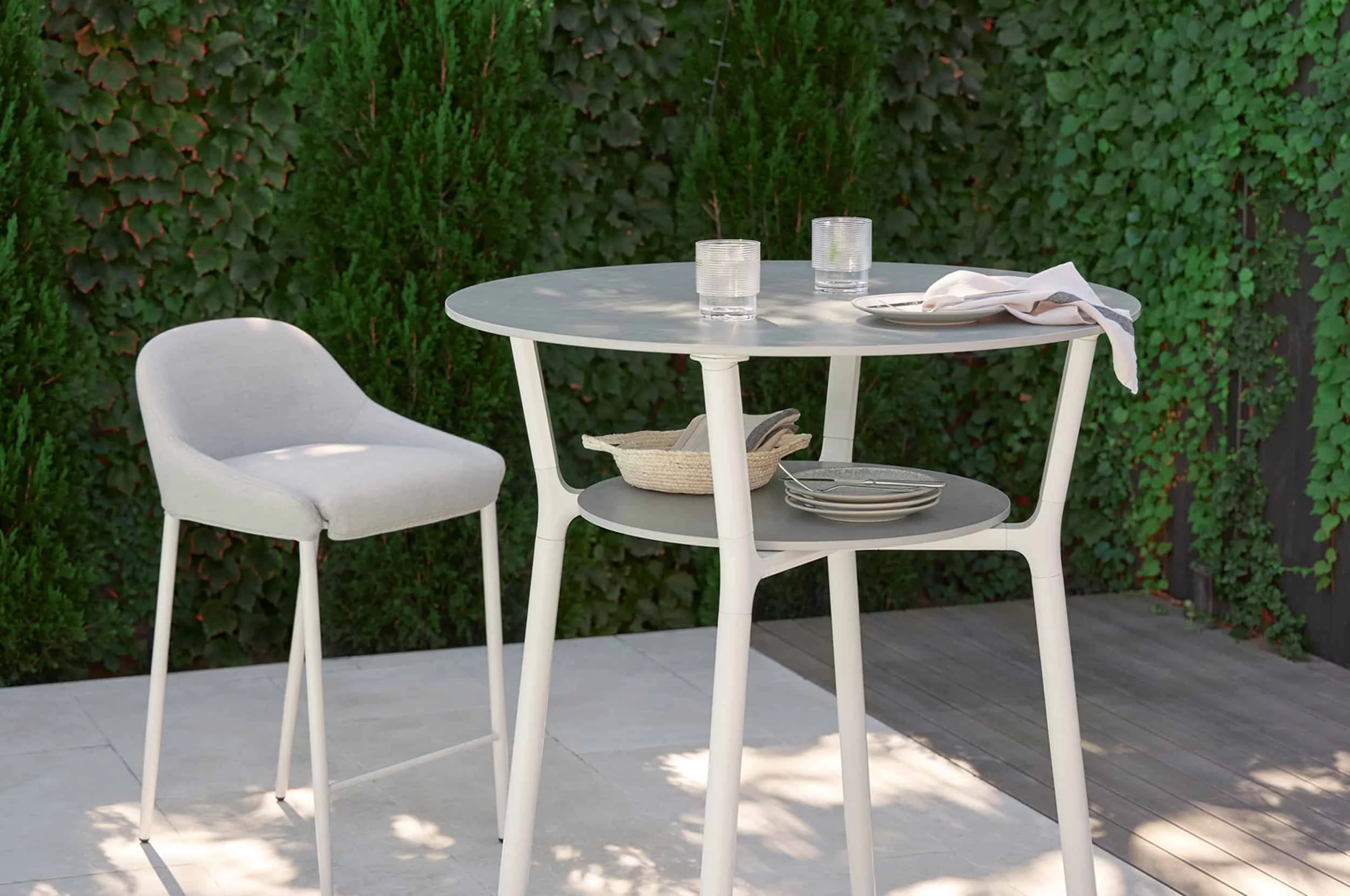olive_outdoorbar_table_1.webp